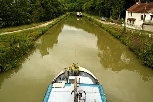 le canal vers dijon